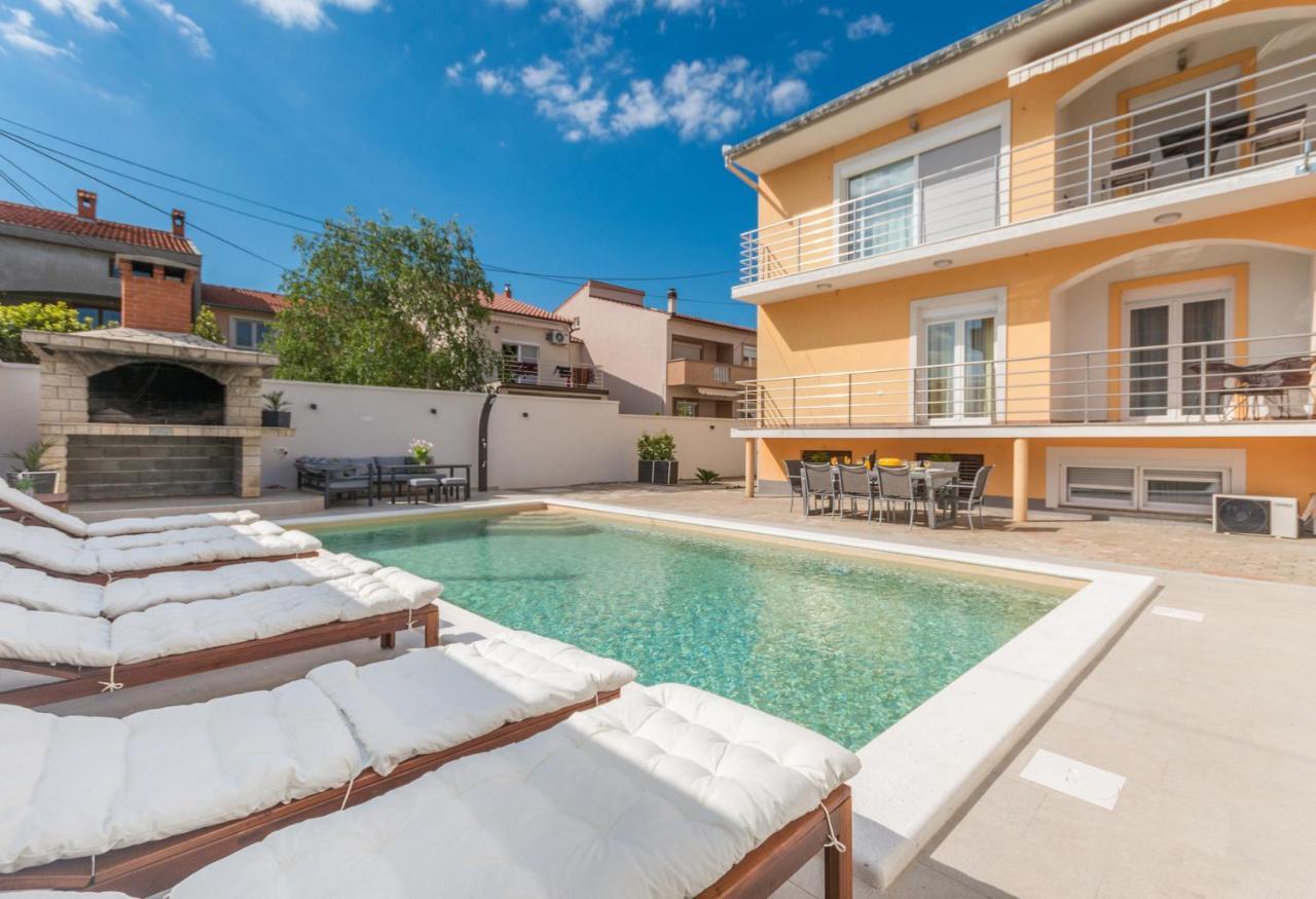 Apartment Pavla With Pool 扎达尔 外观 照片