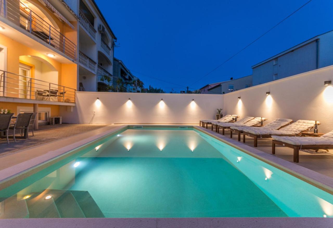 Apartment Pavla With Pool 扎达尔 外观 照片