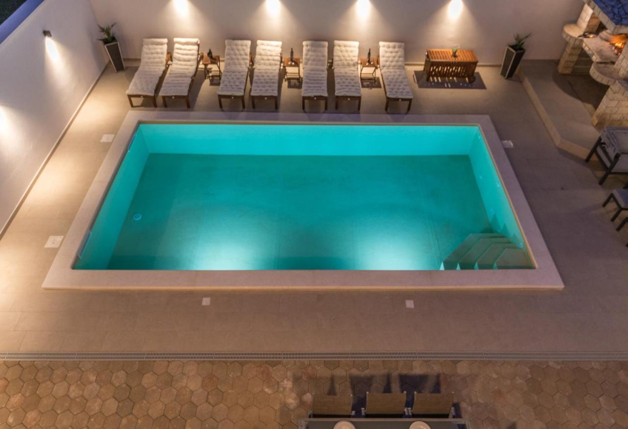 Apartment Pavla With Pool 扎达尔 外观 照片
