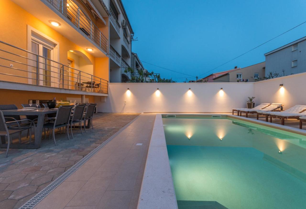 Apartment Pavla With Pool 扎达尔 外观 照片