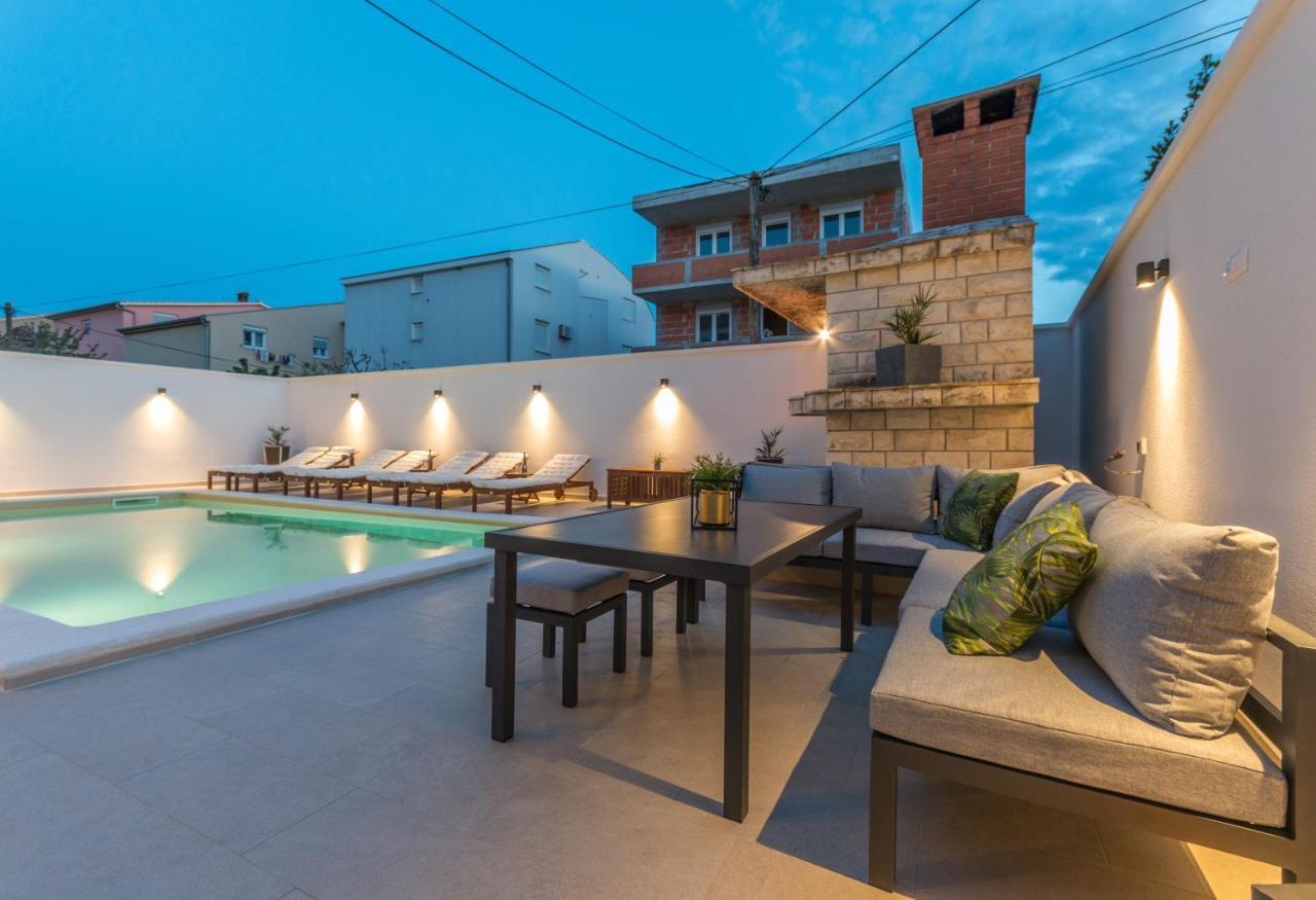 Apartment Pavla With Pool 扎达尔 外观 照片