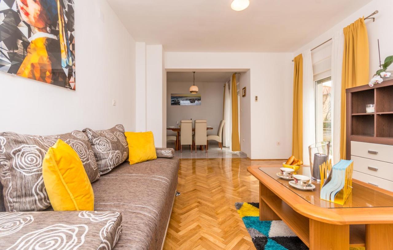 Apartment Pavla With Pool 扎达尔 外观 照片