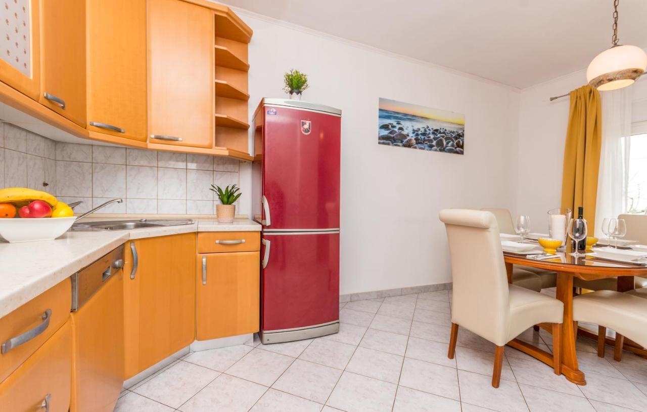 Apartment Pavla With Pool 扎达尔 外观 照片